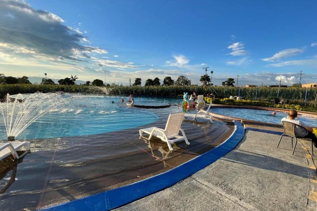 Apartamento Cerca Parque Del Cafe Con Piscina مونتينيغرو المظهر الخارجي الصورة
