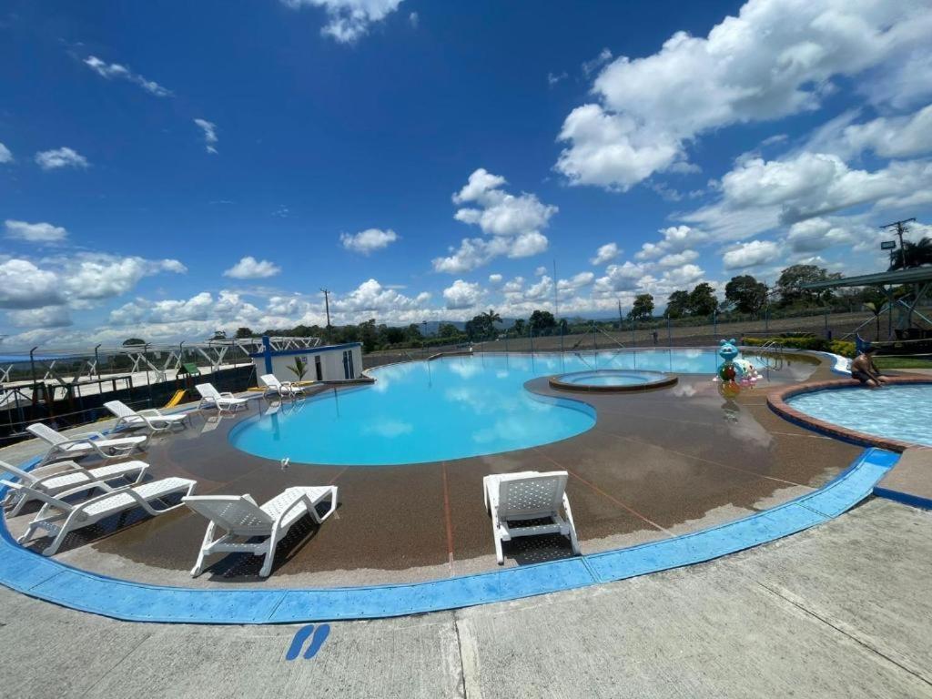 Apartamento Cerca Parque Del Cafe Con Piscina مونتينيغرو المظهر الخارجي الصورة